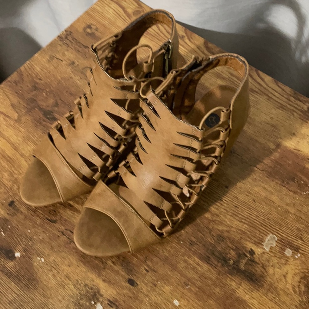 Women’s open toe shoes